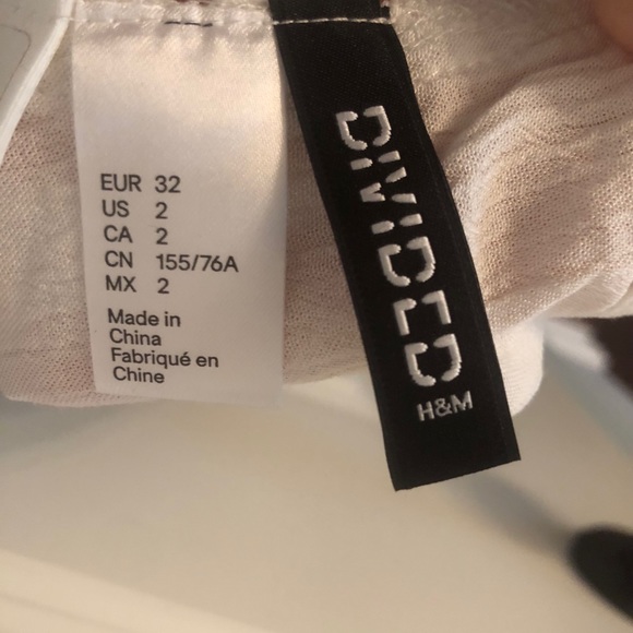 White tank top with cut outs in the back - Picture 3 of 3